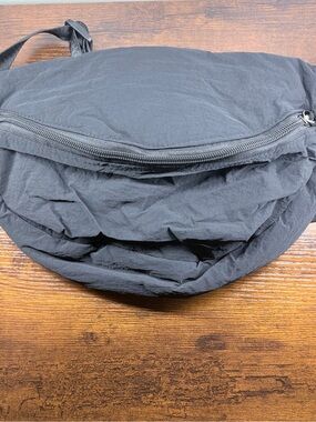 NWT Crossbody Puffy Style Bum Bag